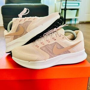 Nike Run Swift 3, women’s size 10.